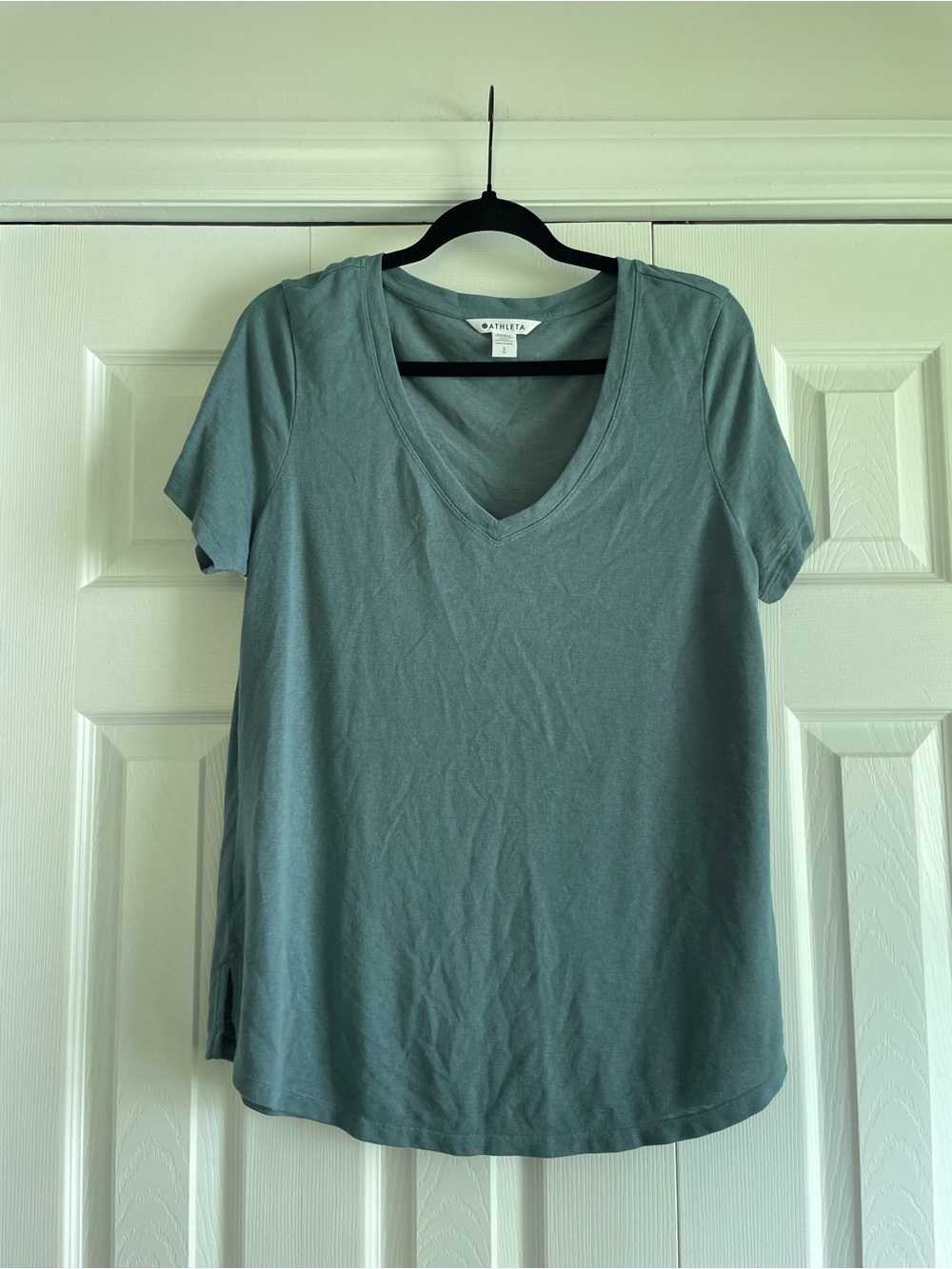Athleta Short Sleeve V-Neck Tee in Slate Green
